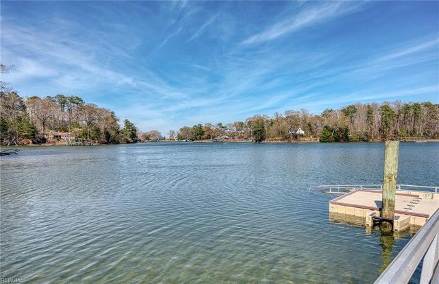 111 Melody LN, Yorktown, VA 23692