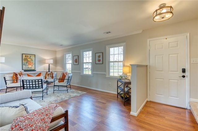 111 Melody LN, Yorktown, VA 23692