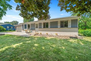 219 Manor DRIVE, Fredonia, WI 53021
