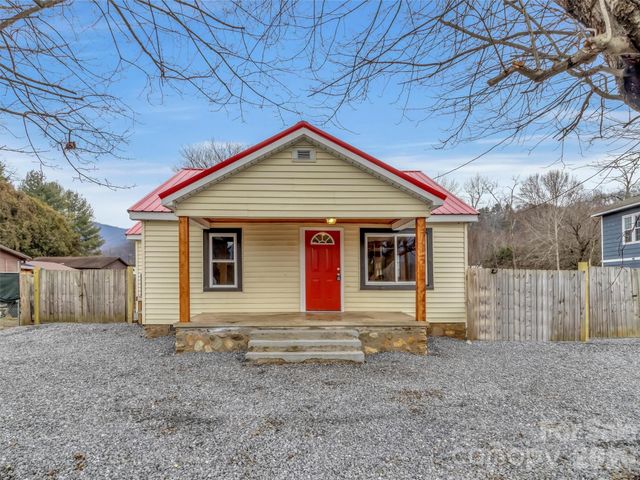 106 Long Street, Waynesville, NC 28786