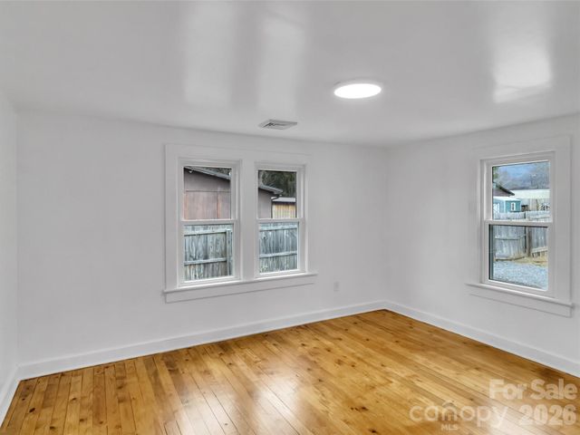 106 Long Street, Waynesville, NC 28786