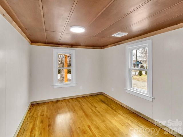 106 Long Street, Waynesville, NC 28786