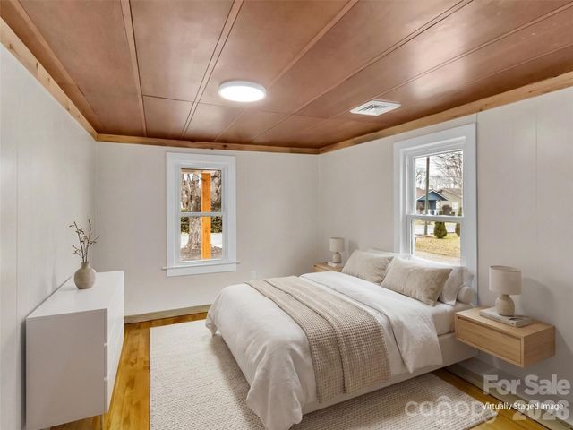 106 Long Street, Waynesville, NC 28786