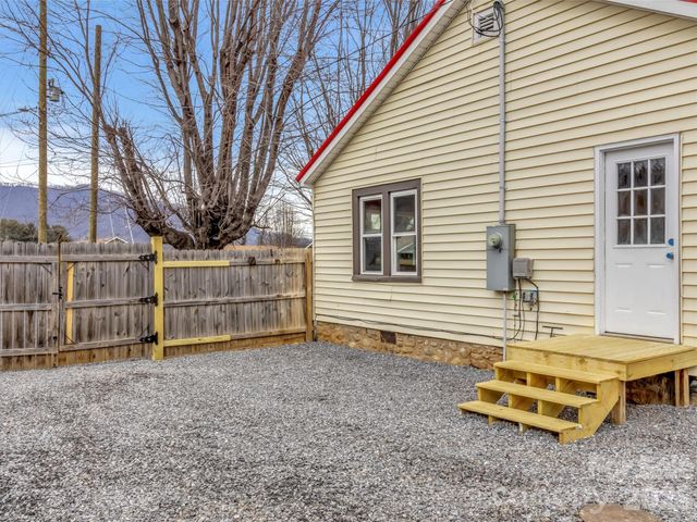 106 Long Street, Waynesville, NC 28786