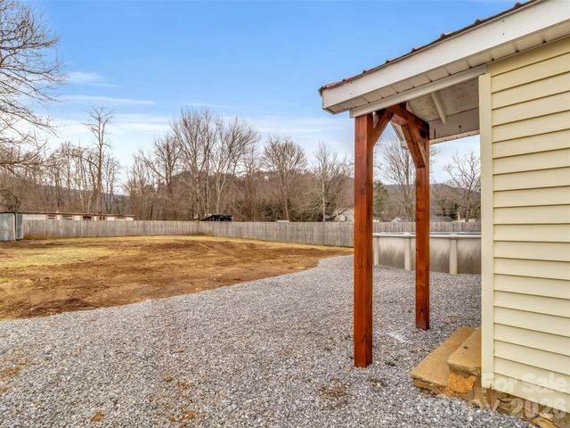 106 Long Street, Waynesville, NC 28786