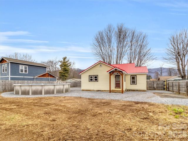 106 Long Street, Waynesville, NC 28786