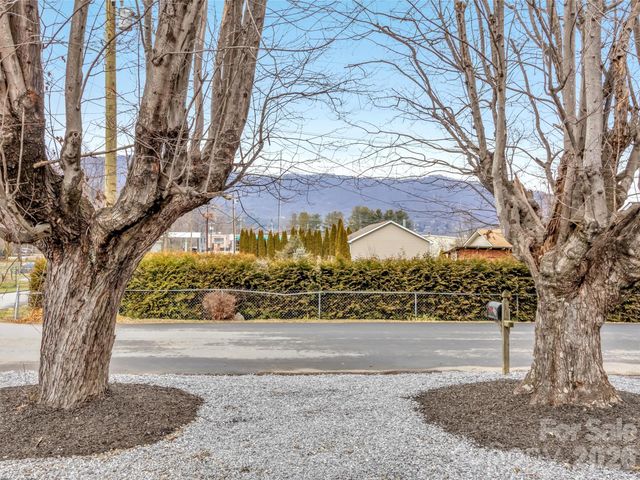 106 Long Street, Waynesville, NC 28786