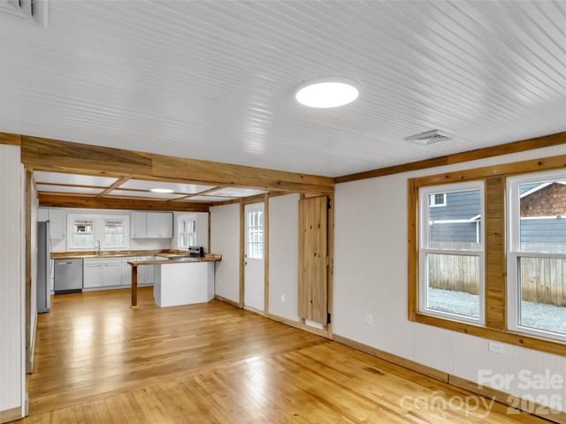 106 Long Street, Waynesville, NC 28786