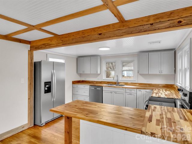 106 Long Street, Waynesville, NC 28786