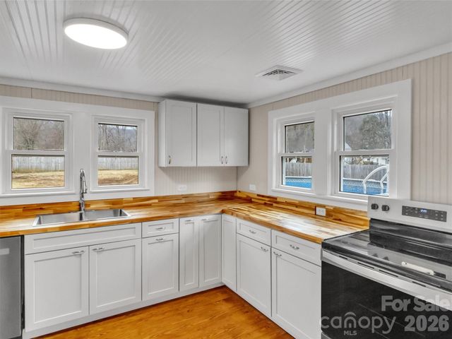 106 Long Street, Waynesville, NC 28786