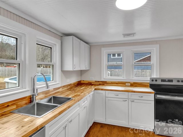 106 Long Street, Waynesville, NC 28786