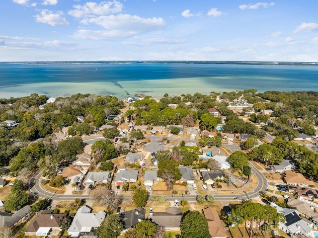 709 Vintage Court, Destin, FL 32541