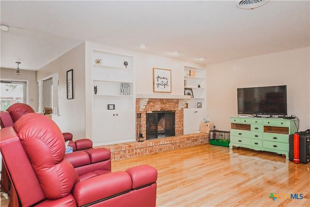 111 Dover Dell, Victoria, TX 77904