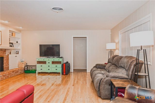 111 Dover Dell, Victoria, TX 77904