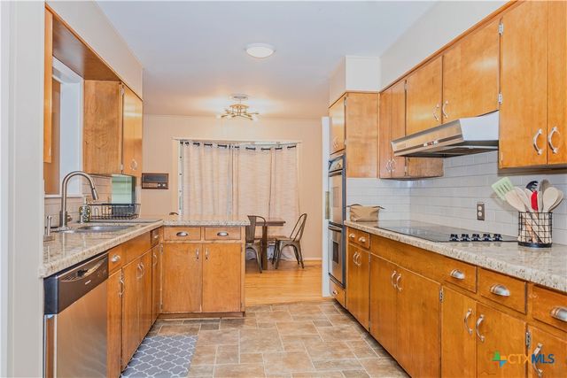 111 Dover Dell, Victoria, TX 77904