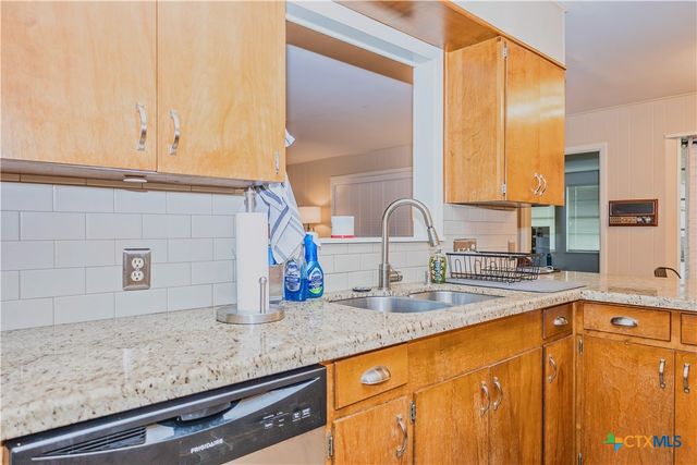 111 Dover Dell, Victoria, TX 77904