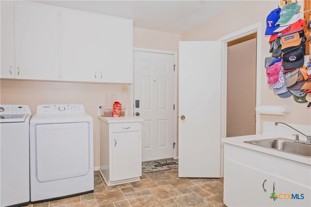 111 Dover Dell, Victoria, TX 77904