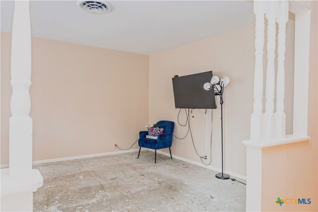 111 Dover Dell, Victoria, TX 77904