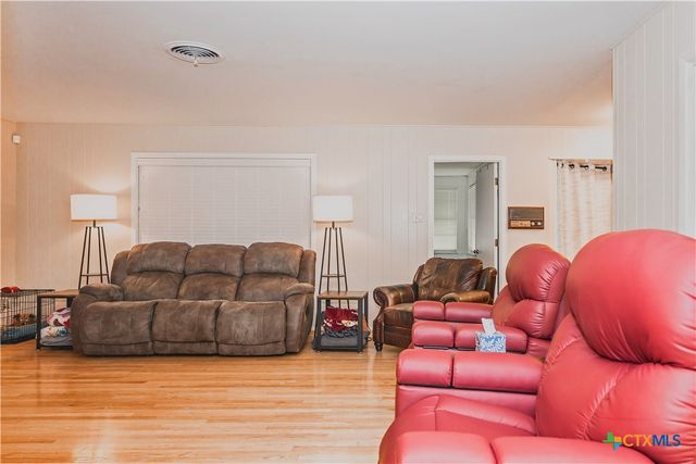 111 Dover Dell, Victoria, TX 77904