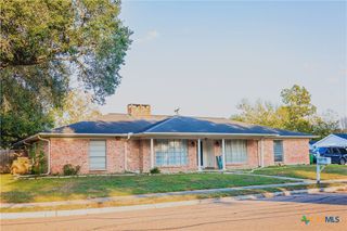 111 Dover Dell, Victoria, TX 77904