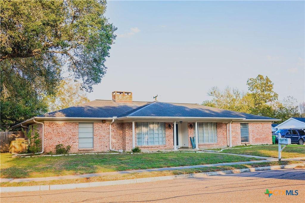 111 Dover Dell, Victoria, TX 77904