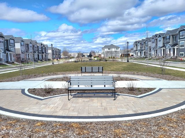 557 Yosemite Way, Mundelein, IL 60060