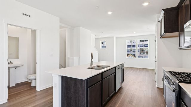 557 Yosemite Way, Mundelein, IL 60060