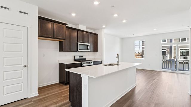 557 Yosemite Way, Mundelein, IL 60060