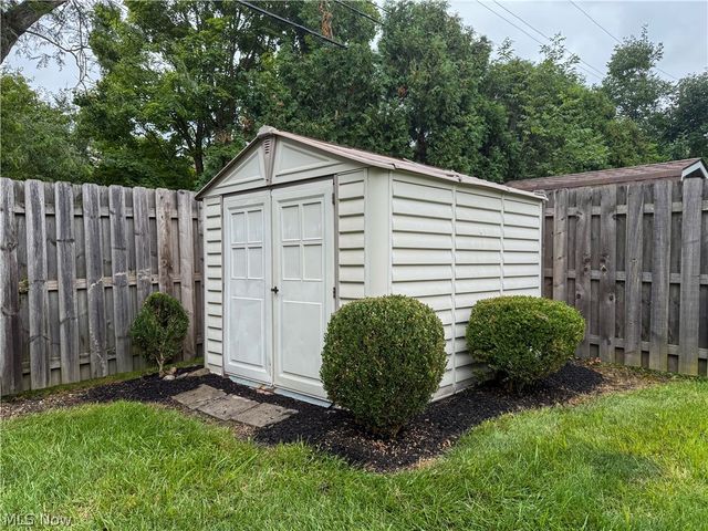 228 Wolcott Drive, Boardman, OH 44512