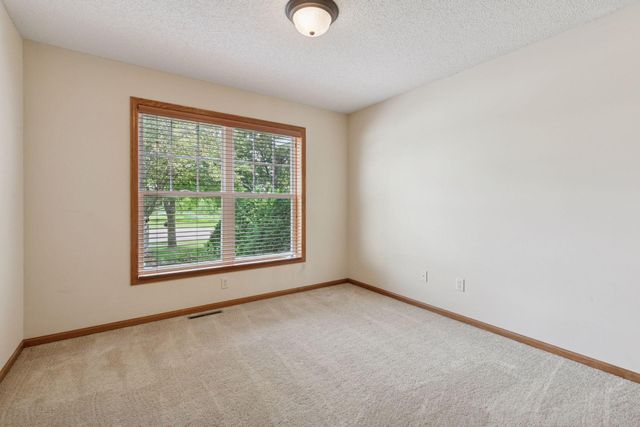 2117 14th Street NE, Faribault, MN 55021