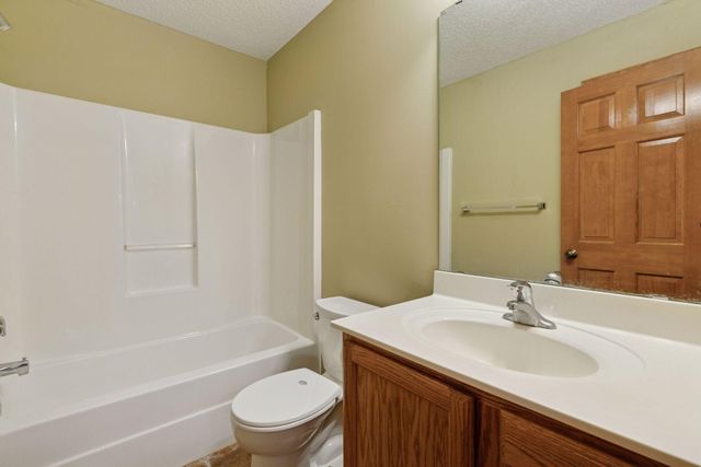 2117 14th Street NE, Faribault, MN 55021