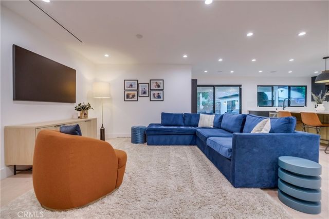 5715 Corteen, Valley Village, CA 91607