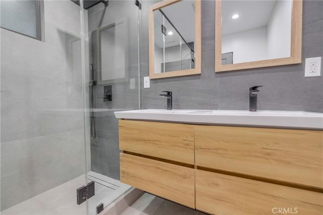 5715 Corteen, Valley Village, CA 91607