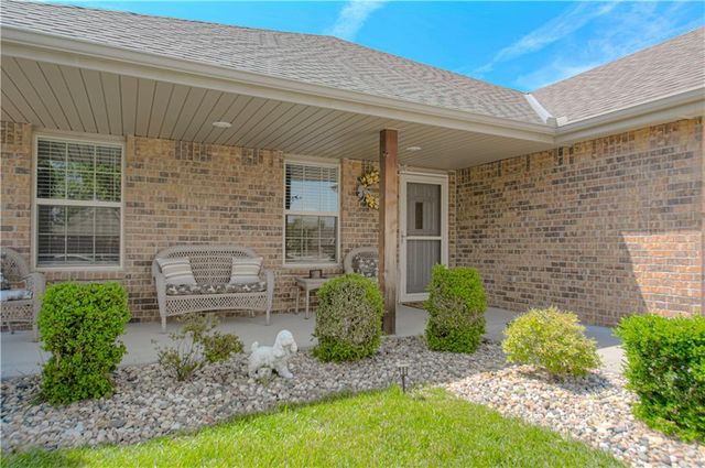 110 NW Lindsey Lane, Grain Valley, MO 64029