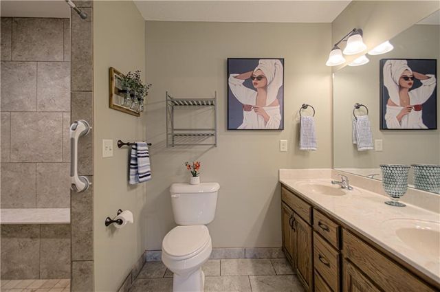 110 NW Lindsey Lane, Grain Valley, MO 64029