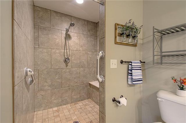 110 NW Lindsey Lane, Grain Valley, MO 64029