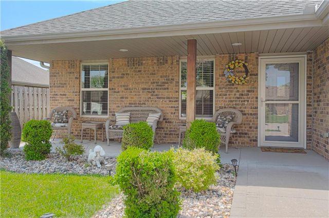 110 NW Lindsey Lane, Grain Valley, MO 64029