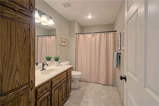 110 NW Lindsey Lane, Grain Valley, MO 64029