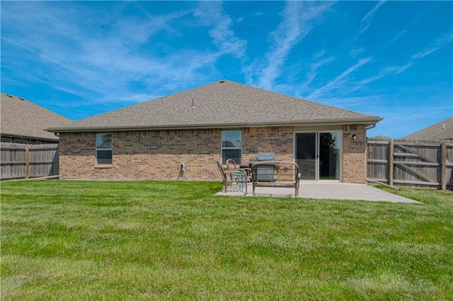 110 NW Lindsey Lane, Grain Valley, MO 64029