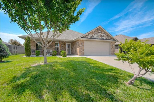 110 NW Lindsey Lane, Grain Valley, MO 64029