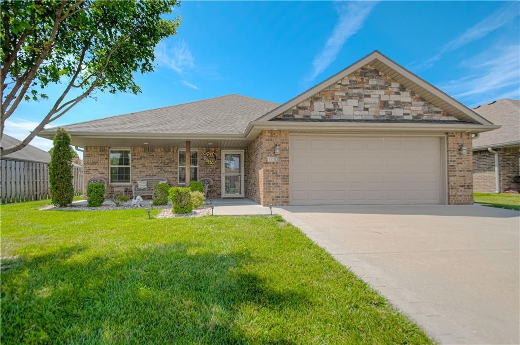 110 NW Lindsey Lane, Grain Valley, MO 64029