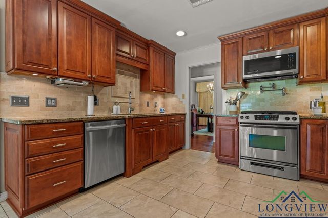 1805 Greenway Street, Gilmer, TX 75644