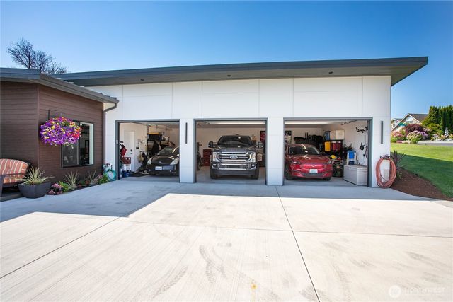 8068 Niska Road, Blaine, WA 98230