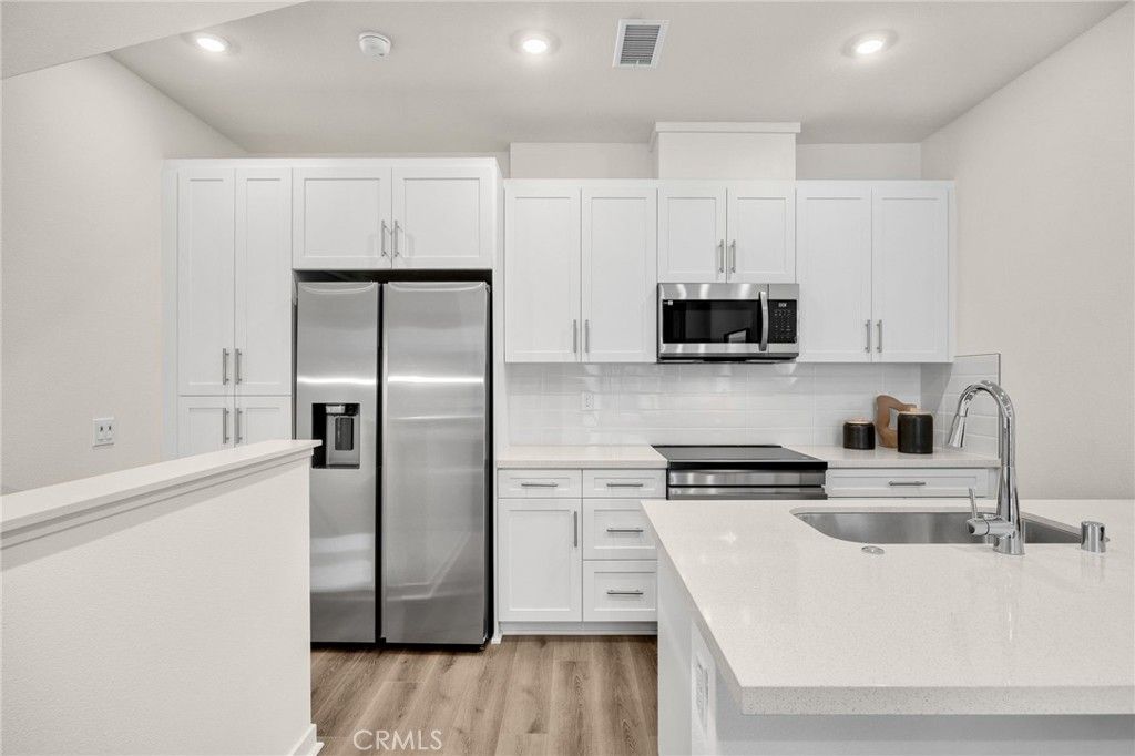 Image 13 of property listing at 1954 Avenida Del Sol, Placentia, CA 92870