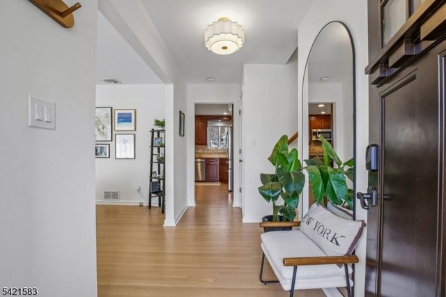 27 Garden Oval, Springfield Twp., NJ 07081