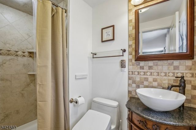 27 Garden Oval, Springfield Twp., NJ 07081