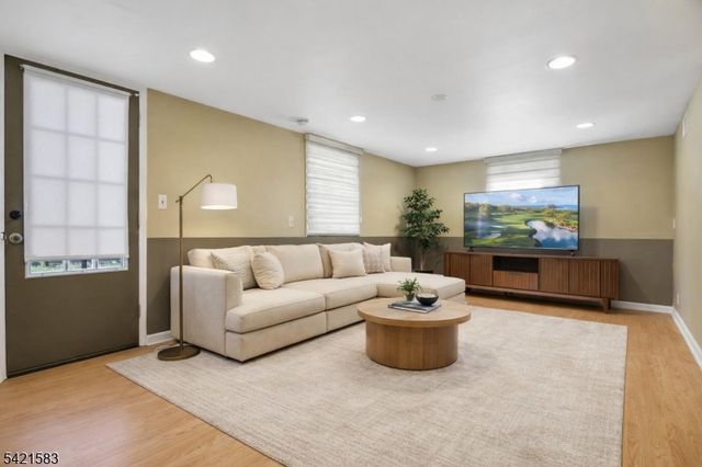 27 Garden Oval, Springfield Twp., NJ 07081