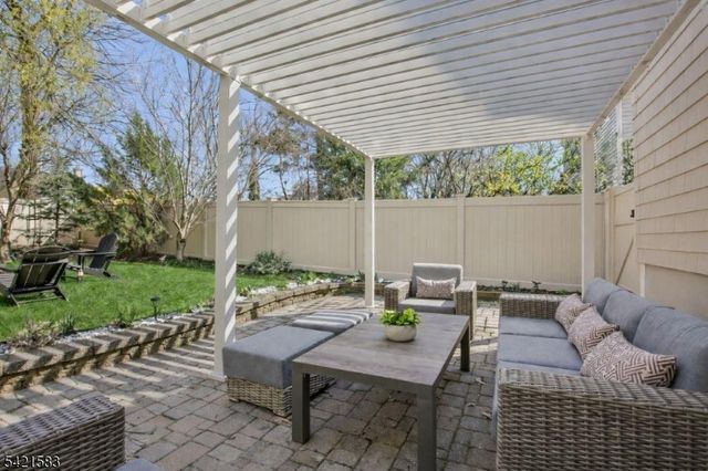 27 Garden Oval, Springfield Twp., NJ 07081