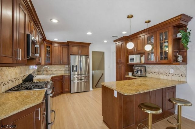 27 Garden Oval, Springfield Twp., NJ 07081