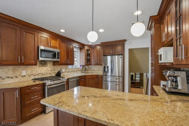 27 Garden Oval, Springfield Twp., NJ 07081